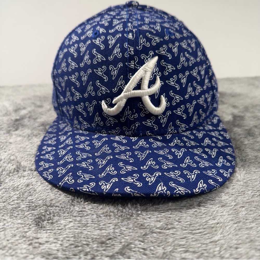 New Era 59Fifty Blue and White Atlanta Braves Geometric Pattern Hat Size 7 1/2